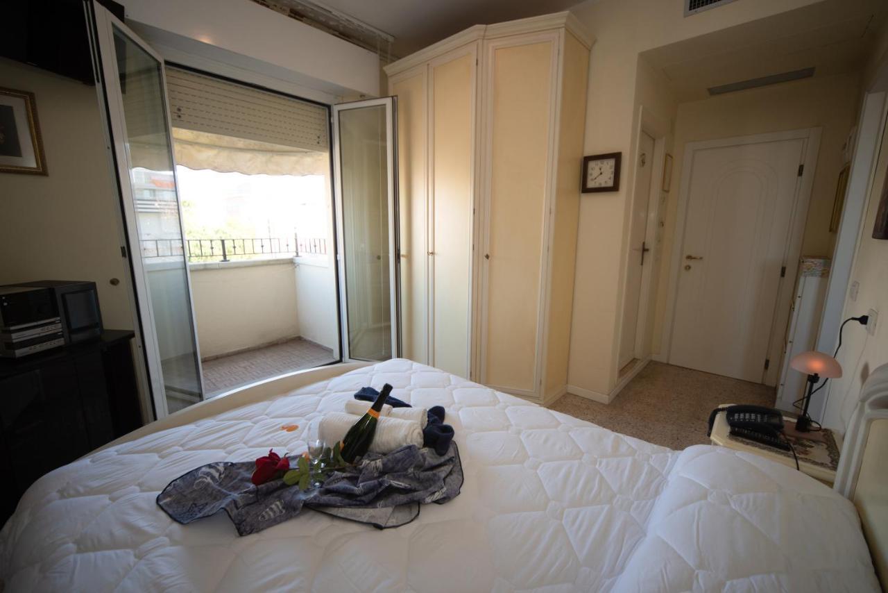 Hotel Cristina Hospitality Centrale (Adults Only) Riccione Extérieur photo