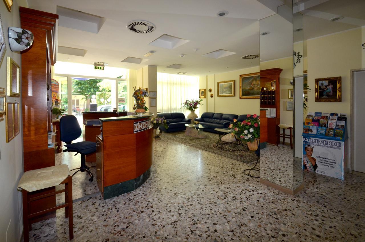 Hotel Cristina Hospitality Centrale (Adults Only) Riccione Extérieur photo