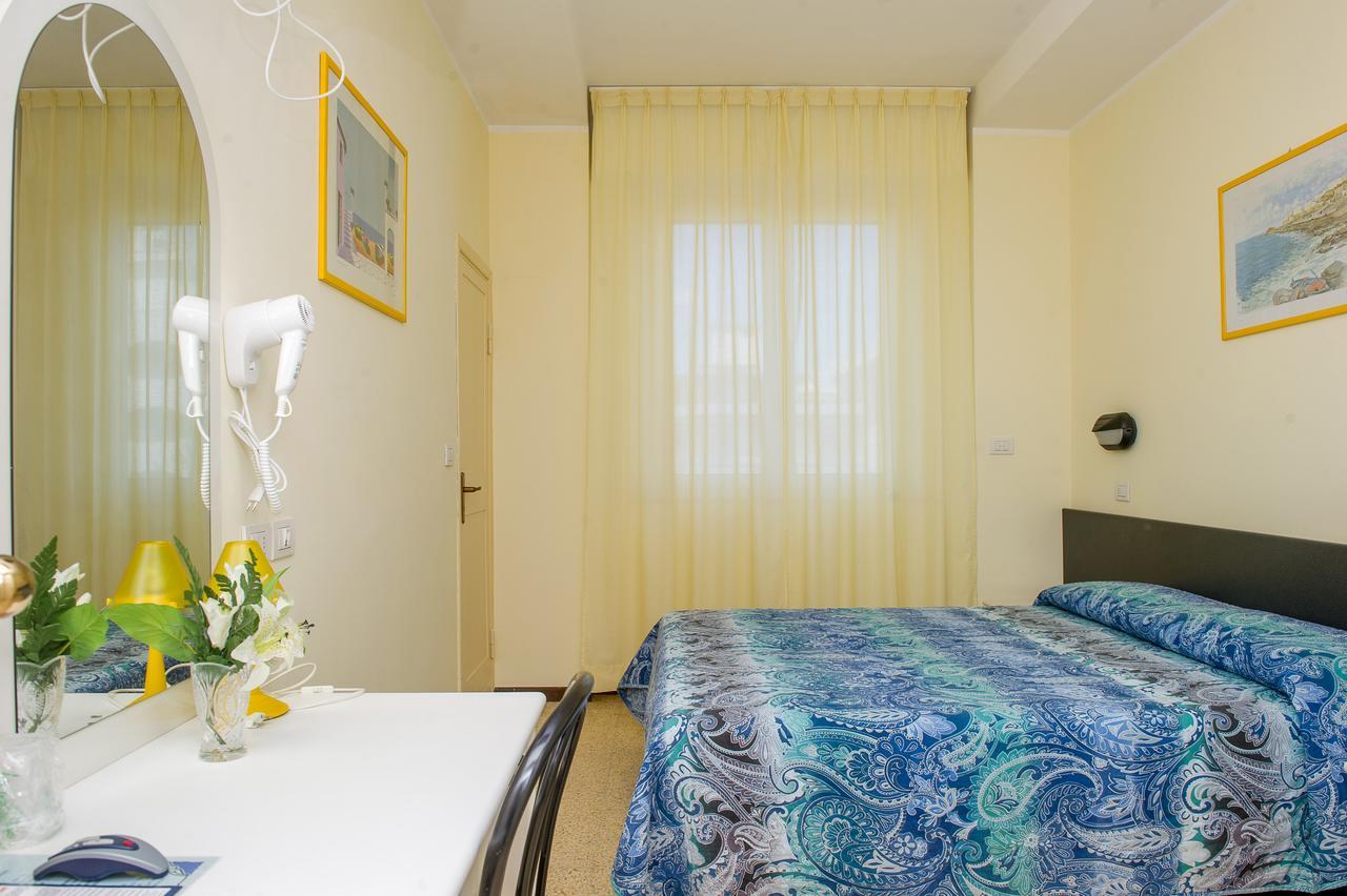 Hotel Cristina Hospitality Centrale (Adults Only) Riccione Extérieur photo