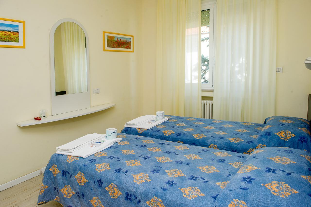 Hotel Cristina Hospitality Centrale (Adults Only) Riccione Extérieur photo