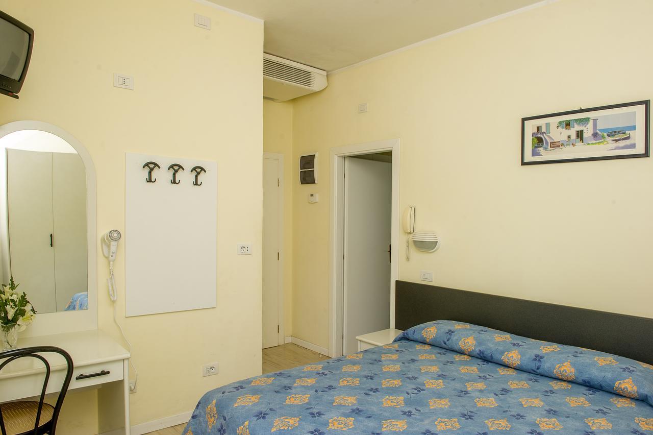 Hotel Cristina Hospitality Centrale (Adults Only) Riccione Extérieur photo